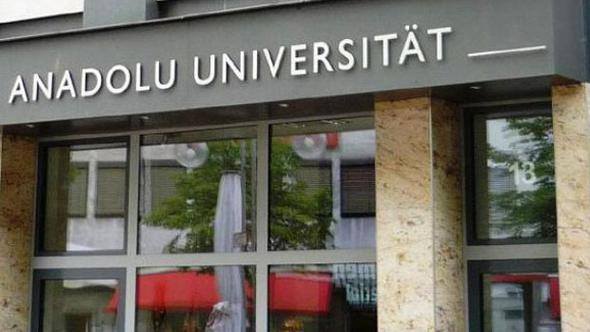  Anadolu Üniversitesi Batı Avrupa Programı mezunları, Köln`deki törende diplomalarını aldı